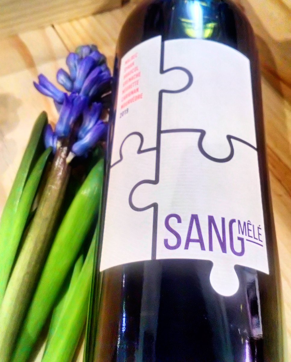 WHAT A BLEND!! 👌
SANG MELE VIN DE FRANCE
2019 'Ingredients🍇':
#malbec #syrah #braucol #grenache #negrette #carignan #mourvedre 
#sangmele #vindefrance #sangdemelevindefrance #vinovalie #winecooperative #languedocroussillon #southwestfrance #fridaywine  #spiritedwines #winelover