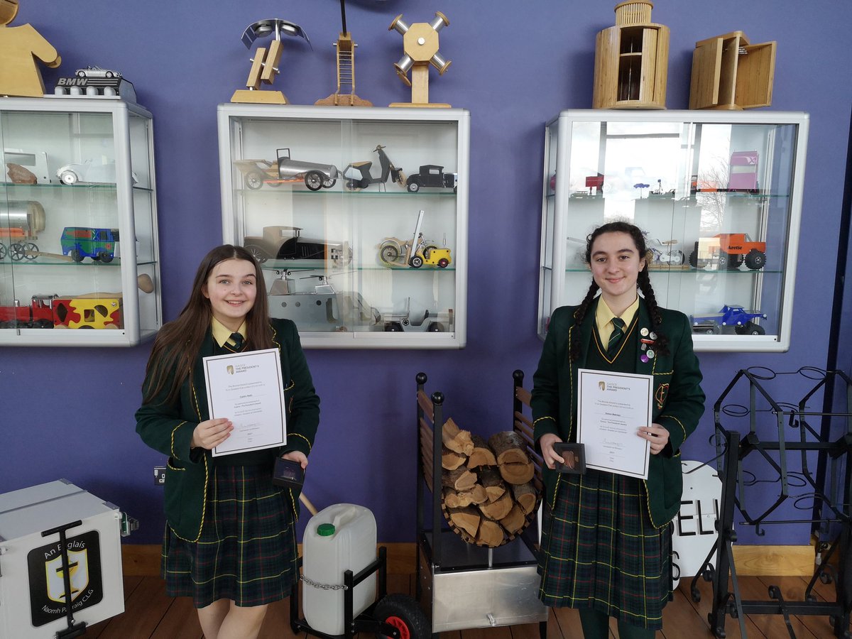 stcatsgaisce's tweet photo. Great to see @stcatherines247 pupils back at school this week to receive @DofE_NI and @GaisceAward bronze awards for pupils who completed their skills and challenges during 2020.  👏👌 https://t.co/lp63eNXuuX