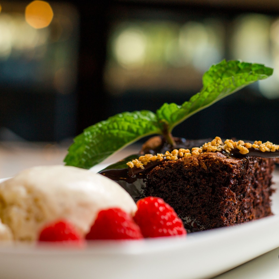 HomeBurgerBar's tweet photo. ¿Con antojo de algo dulce? Pásate por aquí 👀 ¡Te estamos esperando! 🍰🍰 #HomeBurgerBar 

#brownie #postre #casero #madrid #restaurantemadrid #spain #homemade #chocolate #food #foodie  #comerenmadrid #foodiesmadrid  #restaurantesmadrid https://t.co/mRyreE6qMk