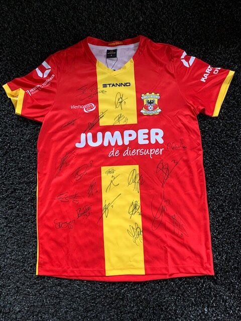 Zeg, fan van <a href="/GAEagles/">Go Ahead Eagles 🦅</a>, zo'n uniek gesigneerd shirt wil jij ook!? Kijk snel bij onze veiling en doe en bod! Of biedt op één van de andere leuke dingen. #deventer 
Kijk snel op roparunteamzutphen.nl/veilingen/