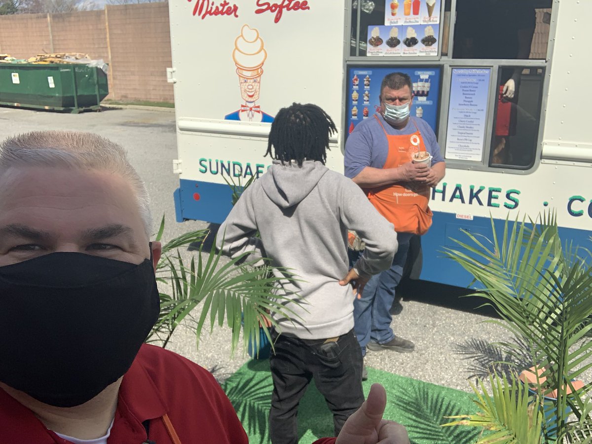 Robert Goss tweet media