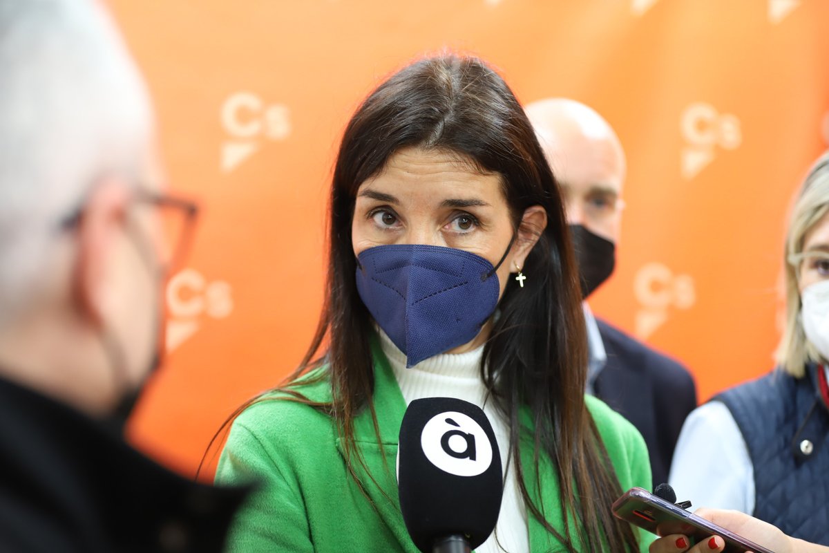 CsCValenciana's tweet photo. 🍊🔝 Tras su elección unánime como síndica de @CsCValenciana en Les Corts, @rut_merino ha atendido a los medios de comunicación.

➡️ Ha estado acompañada por los portavoces adjuntos @mventuracs, @mamen_peris y @JoseAMartinezCs.

📡 ¡Te lo contamos! https://t.co/UrZZ4ce87q