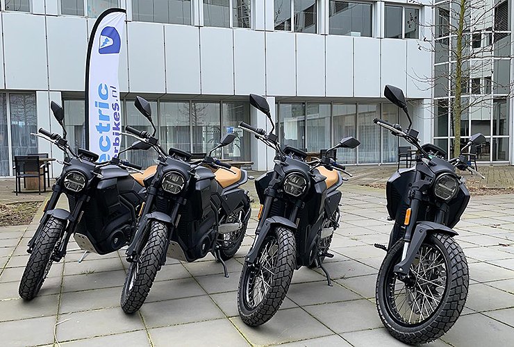 EngElecMotCo's tweet photo. The PURSANG E-Track represents a new concept of electric motorcycles made for motorcycle enthusiasts. It is an elegant motorcycle ideal for journeys in and out of the city.⚡️🏍️ https://t.co/vA7dZYj037 @guysalens #pursang #electricmotorcycle #ebike #motorcycle #caferacer #ecommute https://t.co/Jl4r9NDlBo