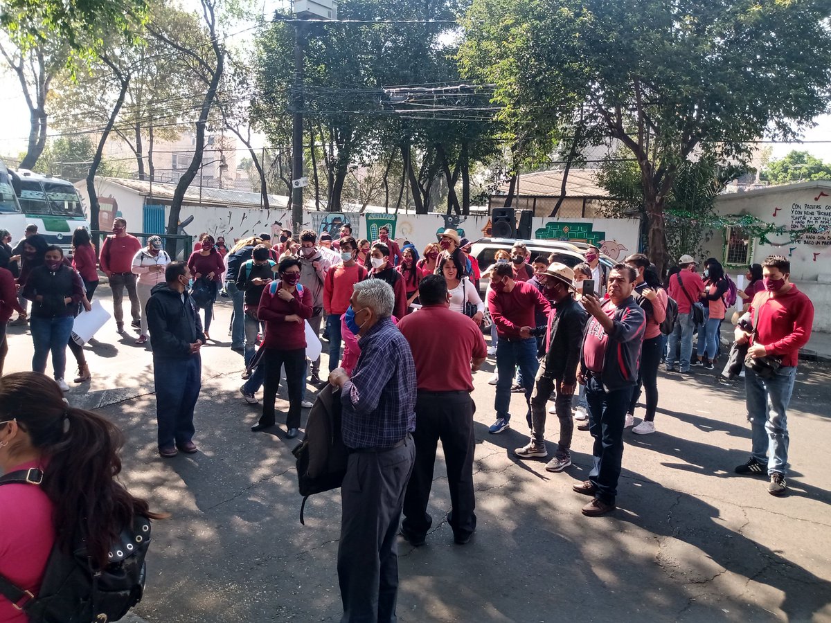 MariselaPalac19's tweet photo. El pueblo decide en #Ecatepec estamos exigiendo #NoAlDedazoDeMarioDelgado  por una #transformación y una #democracia que de claridad #morena  para poder avanzar y que se de el cambio @mario_delgado @RogelioPals @irebeld88 @ivanpippo277 @CarlosGermnLun1 @MONSE_24 @chavitaprepa82 https://t.co/u4v2oJMjaO