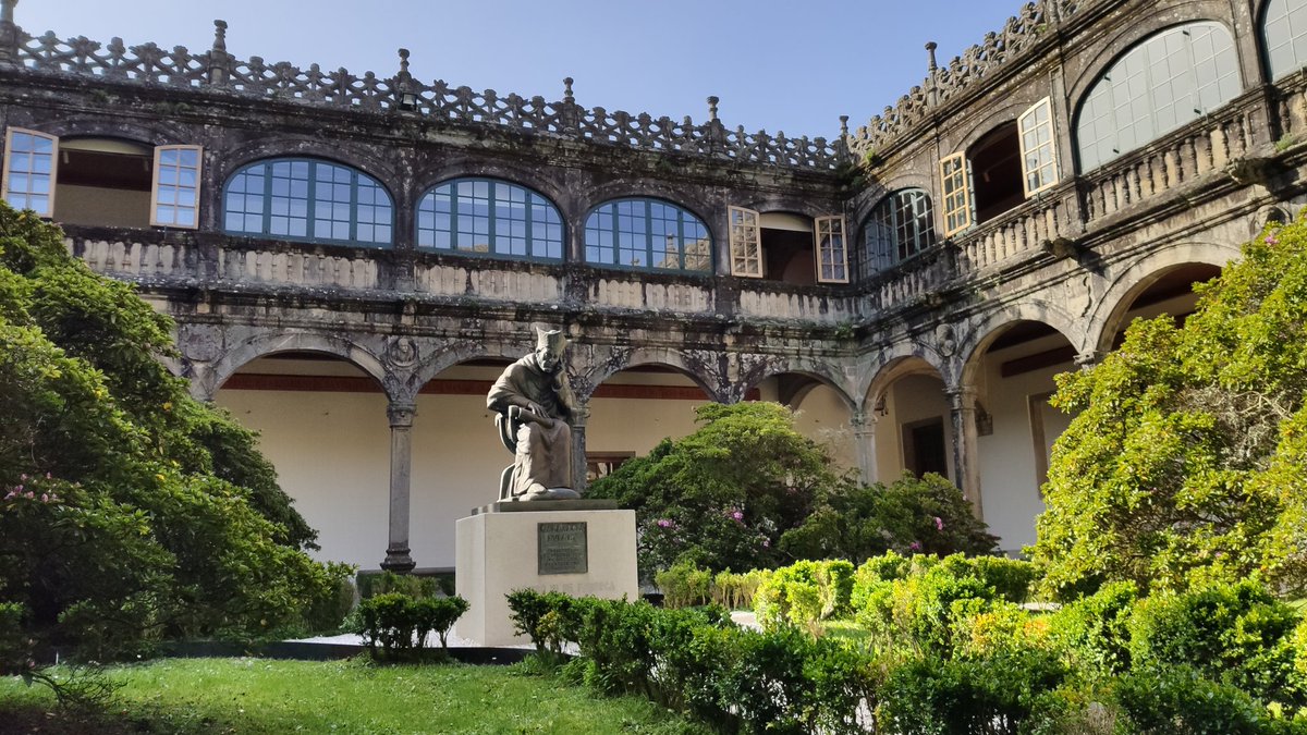 TurismoGalicia1's tweet photo. Es el claustro del Paso de Fonseca en Santiago de Compostela uno de los más bonitos de Galicia ? #galiciabonita https://t.co/uhftgSd7s6