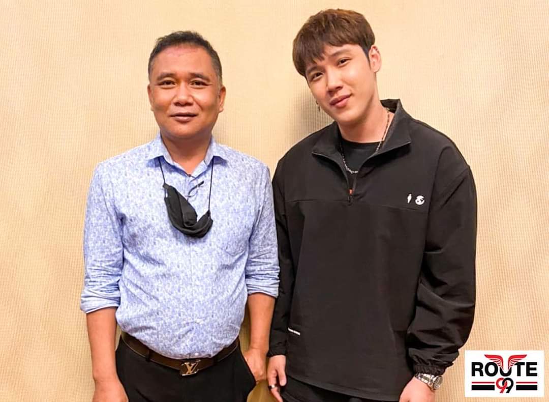 kangsom_pantip's tweet photo. ท่าน ดร.บุญมา อิ่มวิเศษ ผู้ใหญ่ใจดี
จัดความสนุก สุดมันส์ ให้ชาวโคราช‼✨
นอนไม่เคยพอสักที เพราะรักเธอคนนี้วันละ 24 ชั่วโมง😘😘 "#แกงส้ม ธนทัต" พบกันคืนนี้ ที่ร้าน รูท99 🥰
FB: รูท 99
https://t.co/0lrW6jpZlq
#KANGSOMKS #KS26032021 #ROUTE99 #KSTOUR #KORAT #NAKHONRATCHASIMA https://t.co/rWWQplzTF8