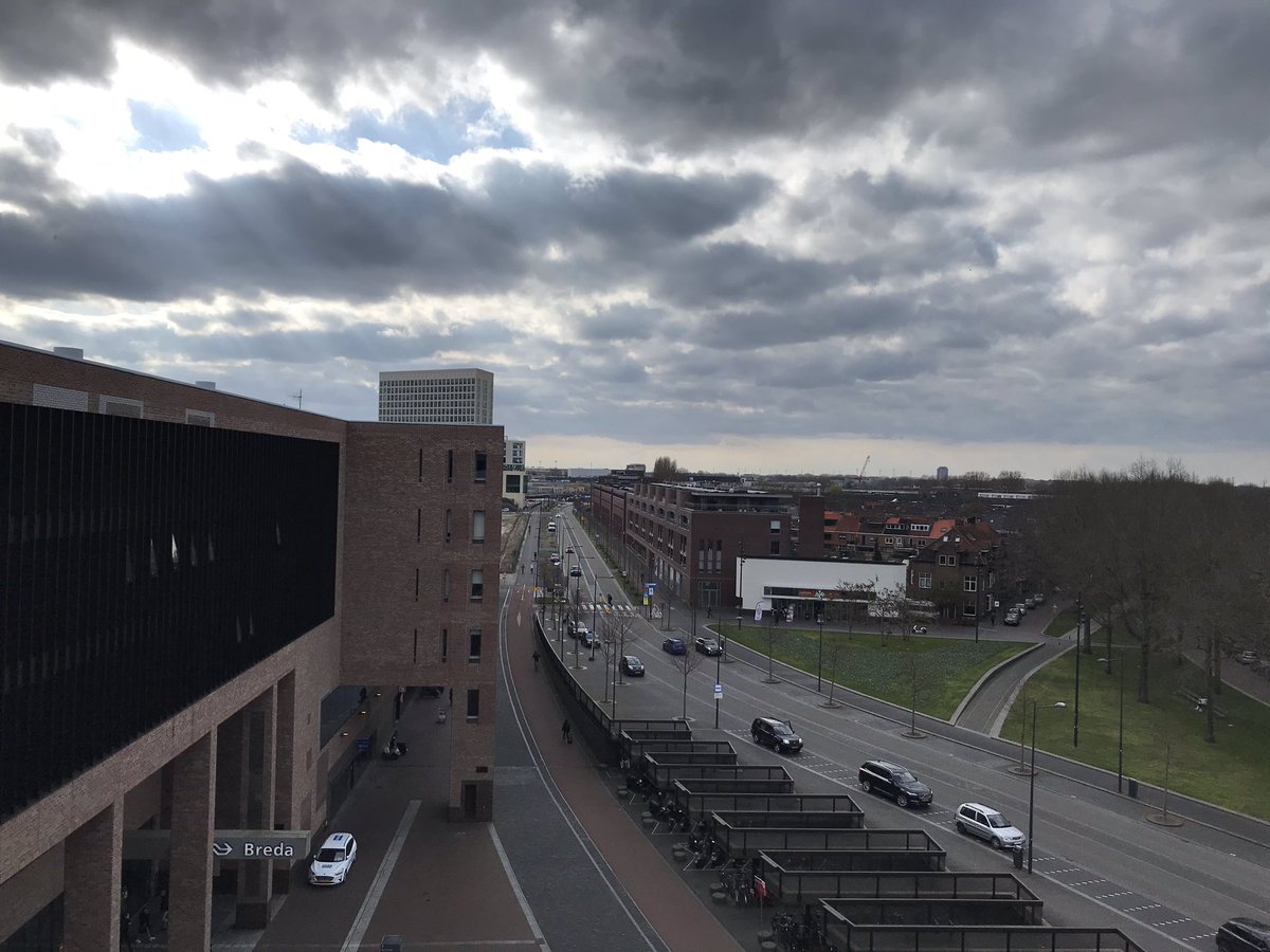 MerelMulders's tweet photo. Mooi ommetje #binnenstad door #NSstation #Breda jammer dat de terrassen nog dicht zijn, maar leuk bedacht de ⭕️ in het #Valkenbergpark https://t.co/kVUJ1lRNjA