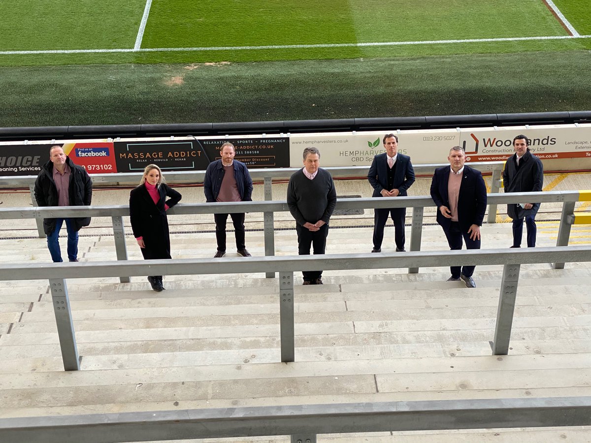SkySportsRL's tweet photo. Today we at Sky Sports Rugby League celebrate the life of Matt King OBE by wearing pink - his favourite colour - on the day of his funeral https://t.co/pZ3whctbxX
