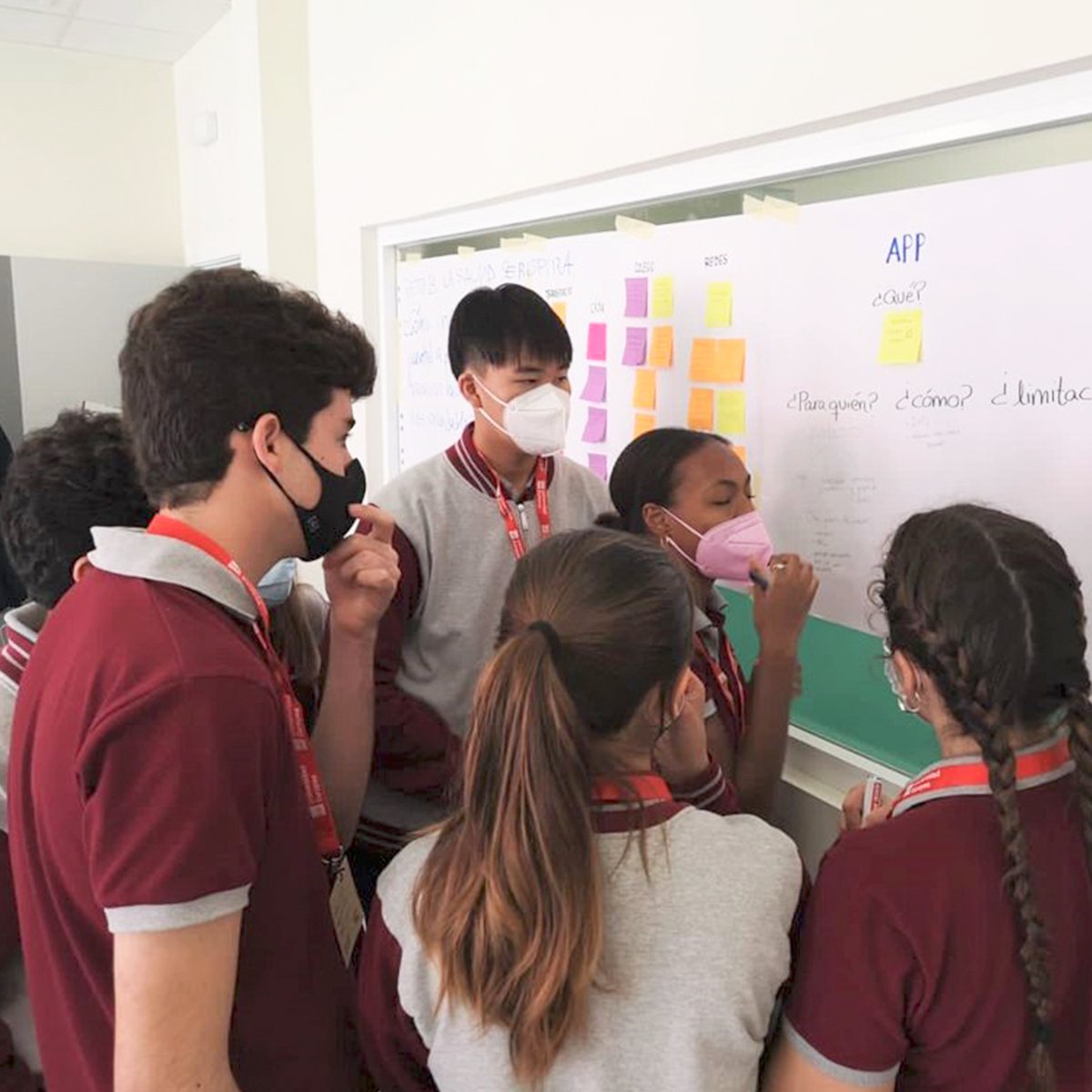 UEValencia's tweet photo. ➡Ayer disfrutamos de una jornada de co-creación en una nueva edición del InterSchools #HackathonUEV.
De la mano de @greenpeace_esp, 100 jóvenes "SocialMakers" dieron respuesta a los retos sociales y ambientales presentando sus soluciones innovadoras para transformar la sociedad. https://t.co/yFMTM2wzOu