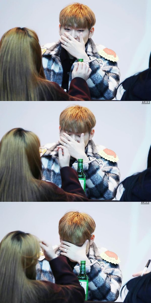 BBC_Mena's tweet photo. Yall remember that time a fan brought a soju bottle to a fansign and flustered Zico? 

Bees are wild yall https://t.co/xt8tZGIk1s