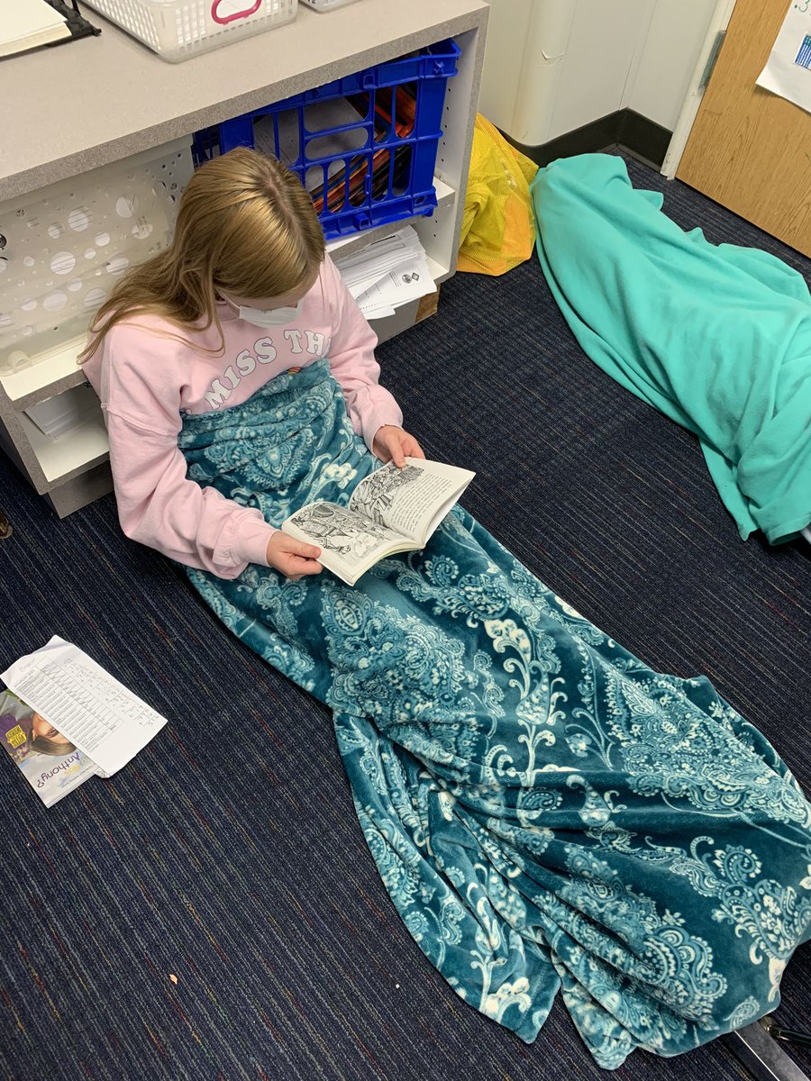 CafeauKate's tweet photo. My in-person class read a total of 8,562 pages for this year’s #iditaREAD! We are celebrating with a #read-in, slippers, and sled dog names! Congrats to this year’s #iditarod teams, we 💕you! #bayimpact2021 @BayEaglesSoar @ClearCreekISD https://t.co/QfAjvCKPhG