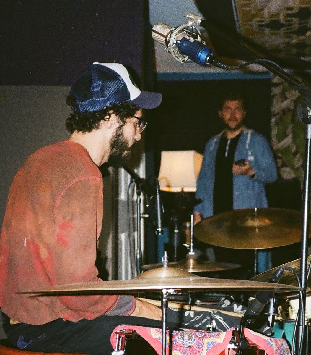 HoundsOfficial's tweet photo. Head in Sand // https://t.co/GoVumblTyE https://t.co/4SQUJO1s5K