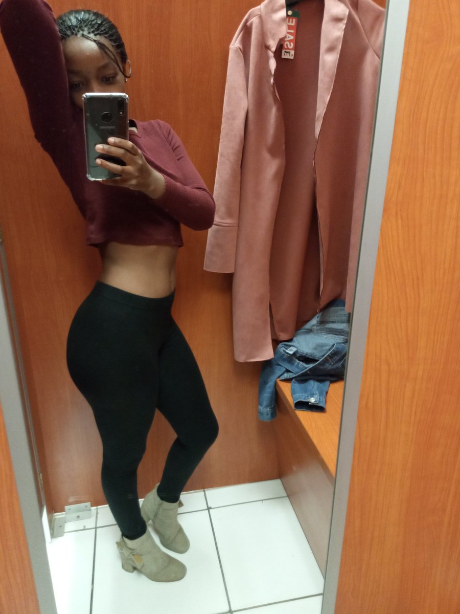 ThabetheKuhle's tweet photo. 😏😂 https://t.co/o9QMrM4ye5