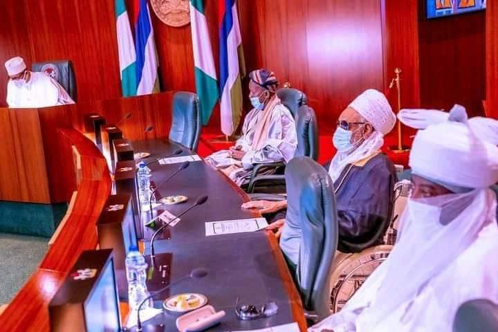 babangida_maina's tweet photo. Sheikh Dahiru Usman Bauchi Tare Da Kahlifatul Aam Sheikh Muhammadu Mahy Niass Tare Da Sauran Tawagar Sa Sun Gana Da Shugaban Kasa Muhammadu Buhari Da Sauran Manyan Jami'an Gwamnati A Gidan Gwamnatin Tarayya Dake Villa Yau Jumma'a 26/03/2021.

FITYANU MEDIA https://t.co/jkOkv7mtYN