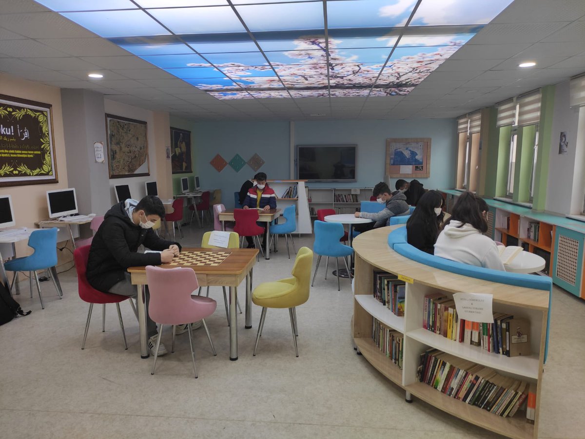 #ZonguldakOkuyor 
Öğrenci, Öğretmen, Veli, İdareci hep birlikte kitap okuyoruz. =)