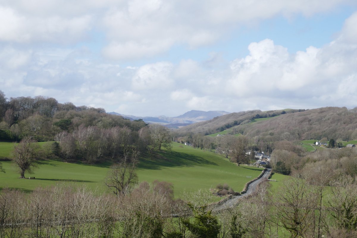TheLengthsman's tweet photo. Dodging the showers of rain and hail ~ managed the #Permittedwalk round the block in sunshine and bitter cold wind ~ everyone in Spark Bridge inside in front of the wood burner ! https://t.co/tagBSnbzOd