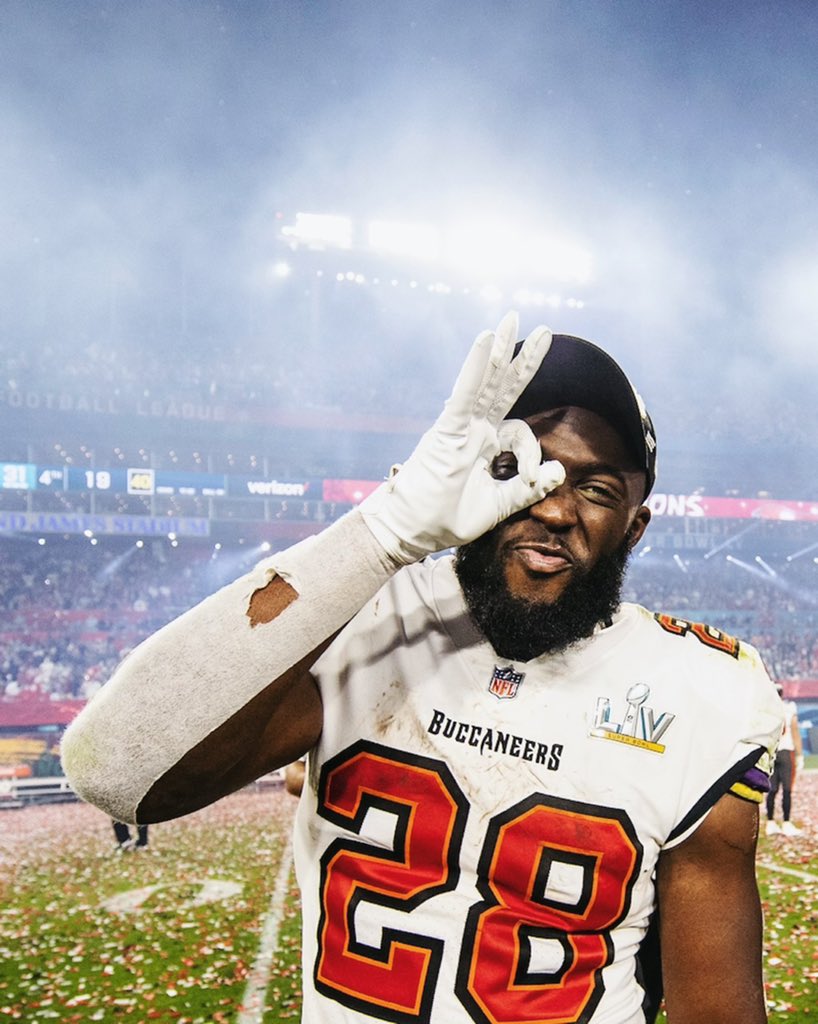 _fournette's tweet photo. IYKYK... https://t.co/LvHVOI8mW4