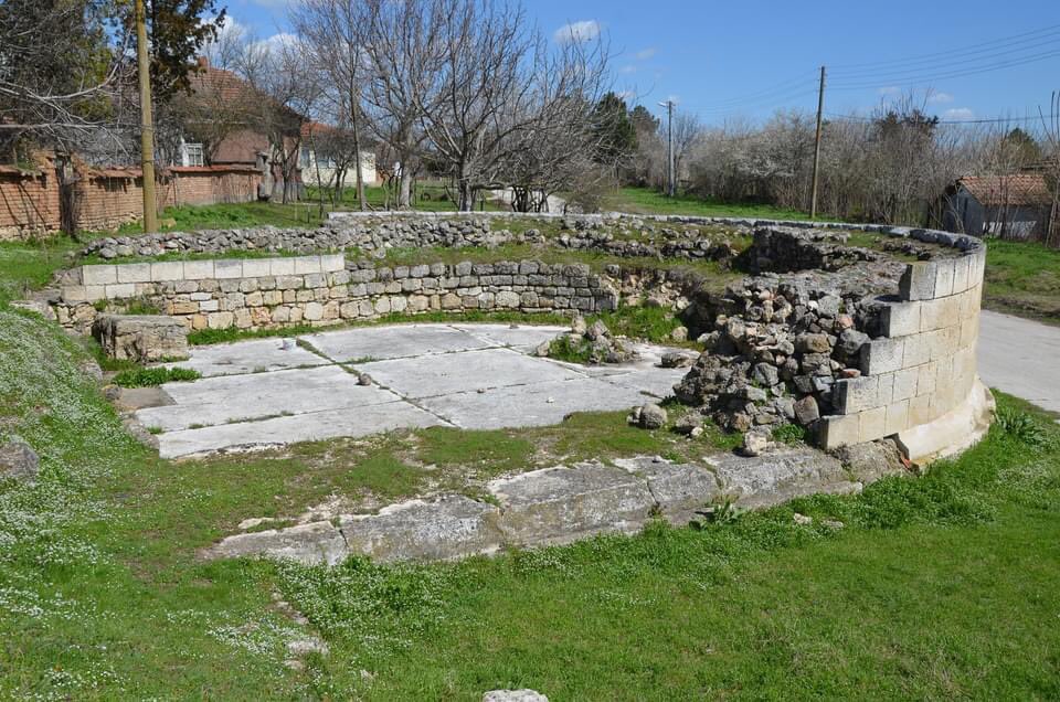 LFortifications's tweet photo. OESCUS Gigen (Bulgaria)
City wall-Legionnary &amp; Auxilliary Camp-Fortress

https://t.co/bXn98QNxw4

High empire fortification enlarged during late antiquity

#lateromanfortification #lateantiquity #romanfortification #lateromanarmy #RomanArchaeology #romanfort #romanbulgaria https://t.co/hINPJVms3x