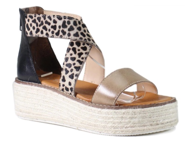 NaborsShoes's tweet image. From sunrise to sunset, the Day Timer sandal by #DibaTrue gives off a breezy, elegant vibe. The leather crisscross straps on the upper come in eye-catching patterns. The espadrille-inspired platform sole is grounded by a padded insole for comfy steps
#NaborsShoeCenter #TheShoeDog