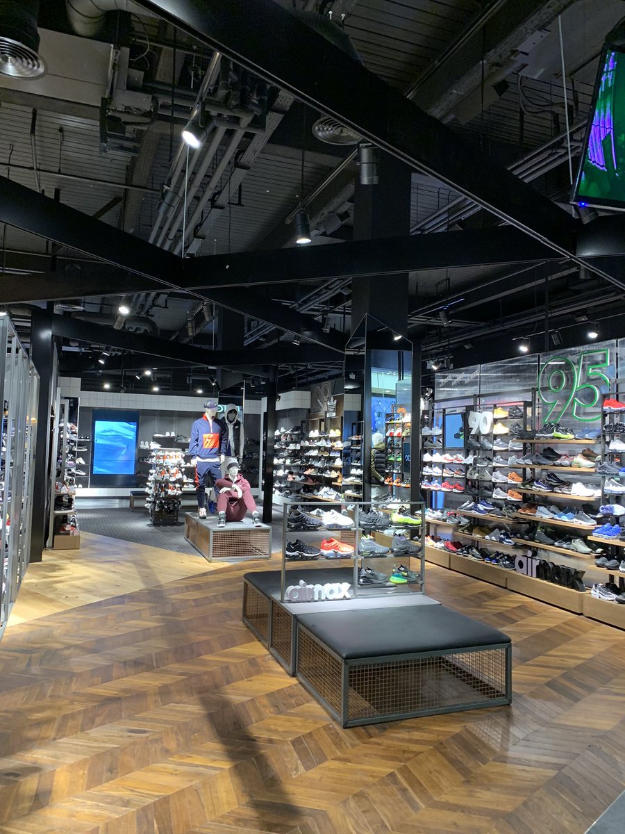UltimateContra's tweet photo. We hope everyone has a stress free Friday enjoy the weekend #ultimatecontractorsltd #shopfitting #westfeild #stratford #london https://t.co/TctunPZAyt