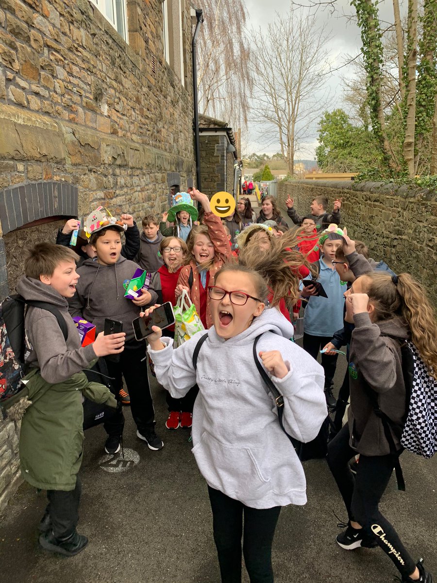 PentrerGraig's tweet photo. #pgpjupiter’s Eco Easter Bonnet effort was fantastic today. Ymdrech adderchog! Lots of fun in our class parade and absolutely delighted with finding out they have hit their class reading target before Easter. Super proud! Pasg Hapus Pawb/Happy Easter Everyone. https://t.co/ktDqs57udu