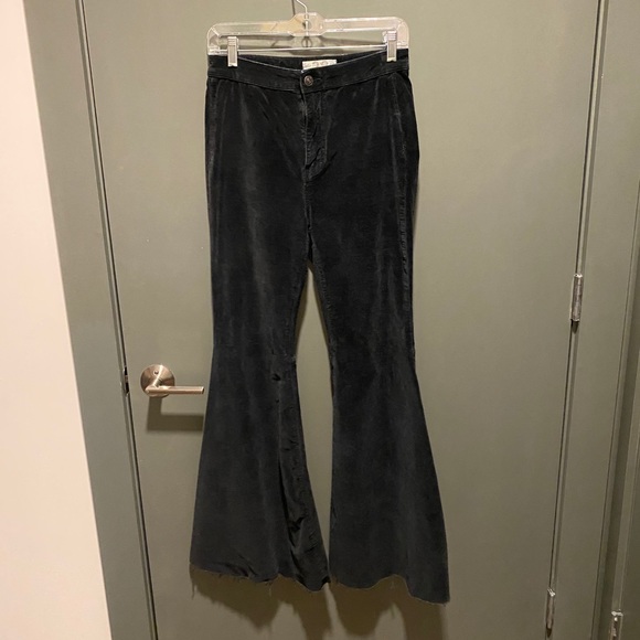 kventrone4250's tweet photo. So good I had to share! Check out all the items I'm loving on @Poshmarkapp #poshmark #fashion #style #shopmycloset #freepeople #showmeyourmumu: https://t.co/E1tsGuZTSG https://t.co/KdI1mzfNOB