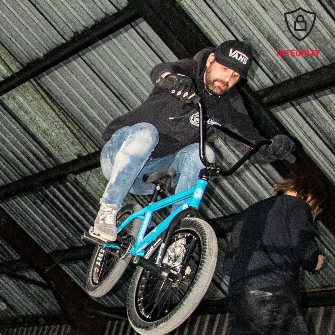 Happy Friday! Continuing our 2020 champions, next up are our Integrity winners! 🏆 Our champions have followed their moral compass and  do the right thing (even when nobody is watching). Congratulations Sharaz Mushtaq, Jimmy Drayton and Andi Dunston! #LoveFleetcor #RewardtheCor