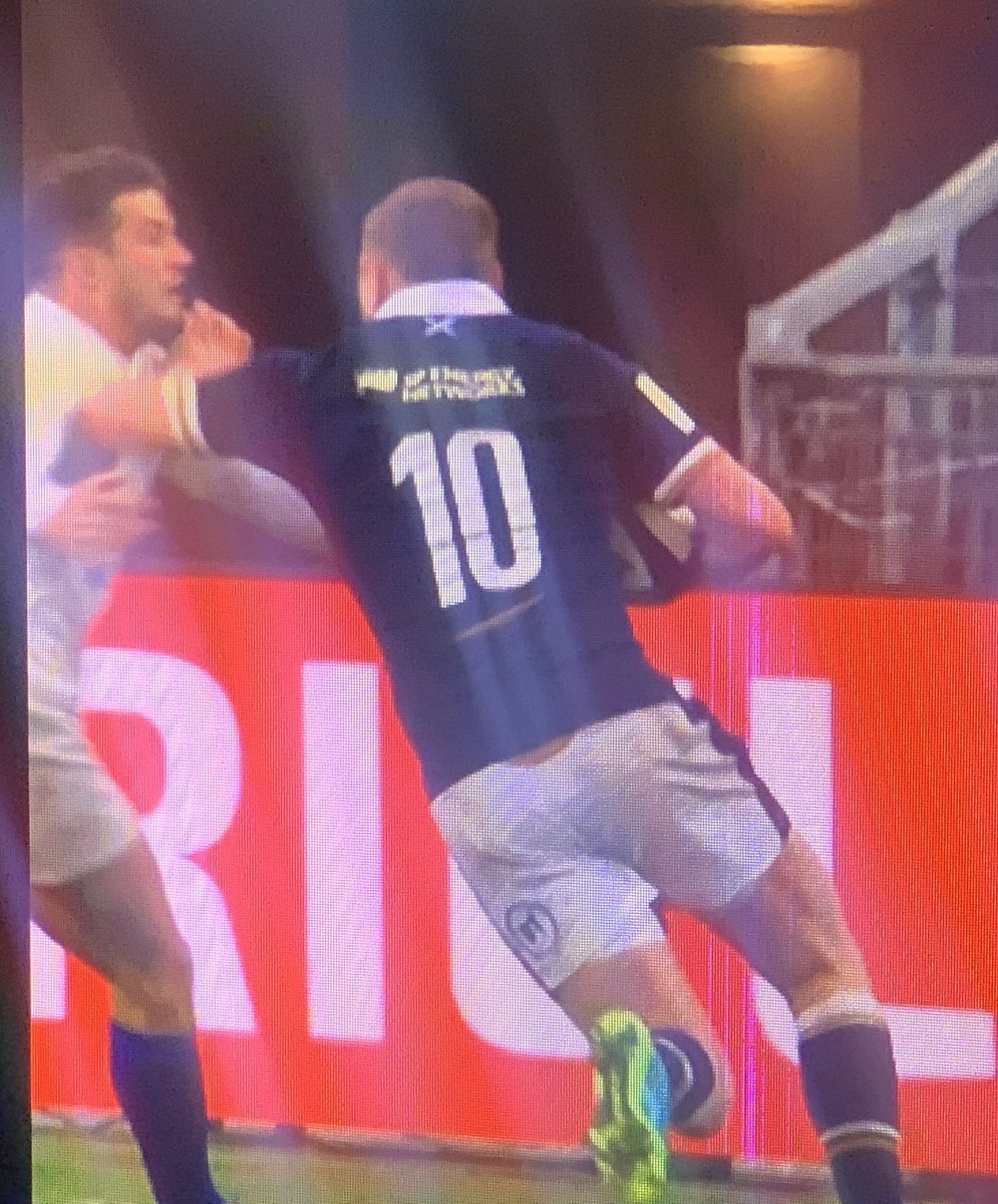 AndyGoode10's tweet photo. Looking at the open palm trying to hand off in contact and then the initial point of contact on the shoulder shows this shouldn’t be a red card for Finn Russell in my opinion https://t.co/xkIwvLKhtt
