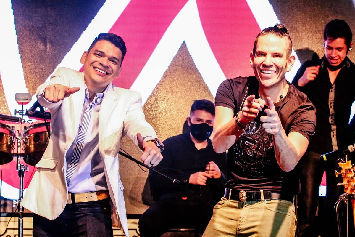 Intervallenato's tweet photo. Ya está disponible en todas las plataformas musicales la nueva versión en vivo de 'La tartamuda' con el canto de #JimmySaurith y el acordeón de @JDeLaEspriella https://t.co/4lWO8sj0B7