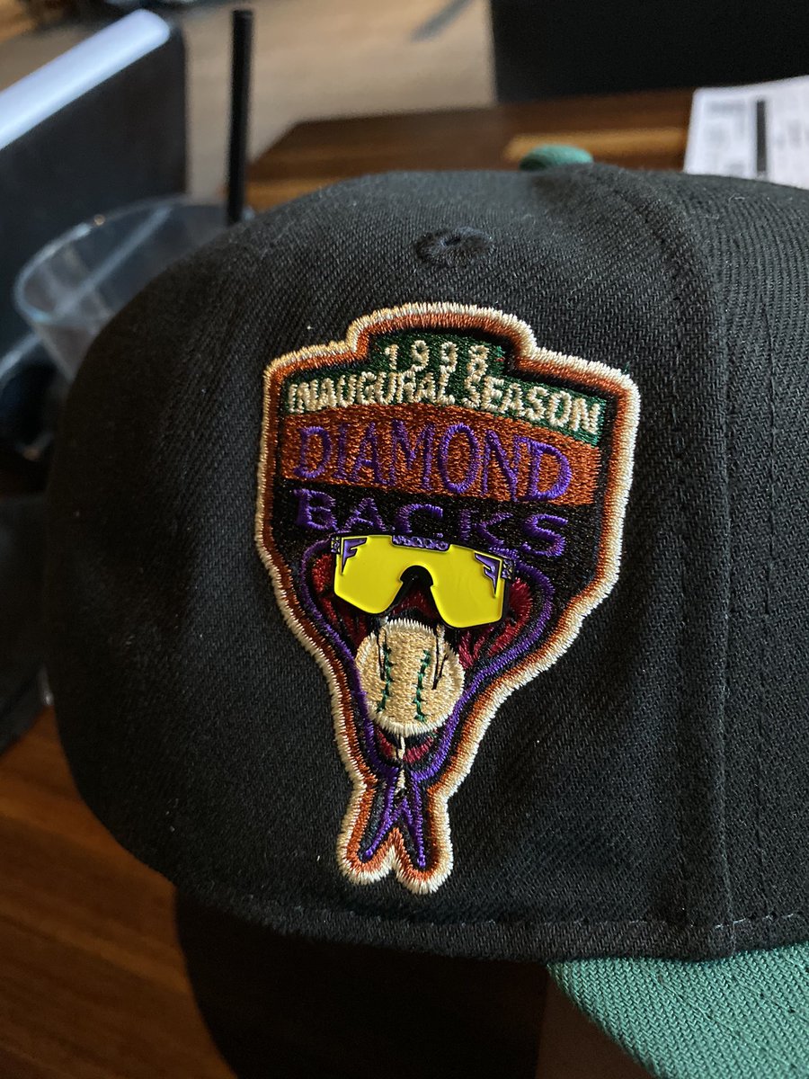 CabreraRaymond's tweet photo. My pin matches this patch so good @HatClub  🔥 https://t.co/xEAhneU2Lk