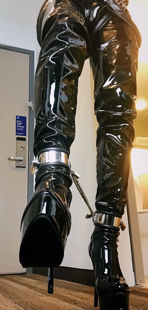 zdhb_latex's tweet photo. ่ฟ่ขซ้ไฝ็่่ฆๅนฒๅฅ๏ผ
#้ซ่ท #่ฟ่้ด #่้ฃ #ๆ็ผ #ๆผ็ฎ #HighHeelBoot #LegCuff #MetalBondage https://t.co/NmkVfLhHXO