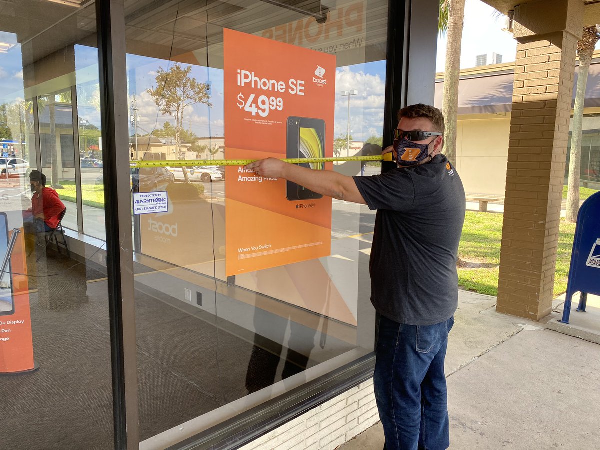david_lopez702's tweet photo. Our local Jacksonville Handyman @HOTROD276 measuring up a store for a remodel!! 4.0 BABY!!! Making moves with #GKCellular at 3734 Blanding!!! @JayMiglionico @mschwager3 #4dot0Status #BoostNation #BAD_Batch #BoostAllDay #SouthEast https://t.co/nwp7CaQXbA
