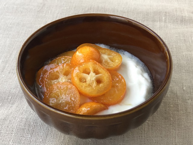 nikkan_t_hanbai's tweet photo. 毎週（金）～（月）連載
＝#賢いレシピ＝
#石川智佳子 #挾本佳代
今日は #キンカンのハチミツ漬け レシピと解説は新聞を読んでね📰掲載されていない地域もあります😣 @chikappe3 #テーマは3密よりハチミツ https://t.co/nibe0Tc6y5