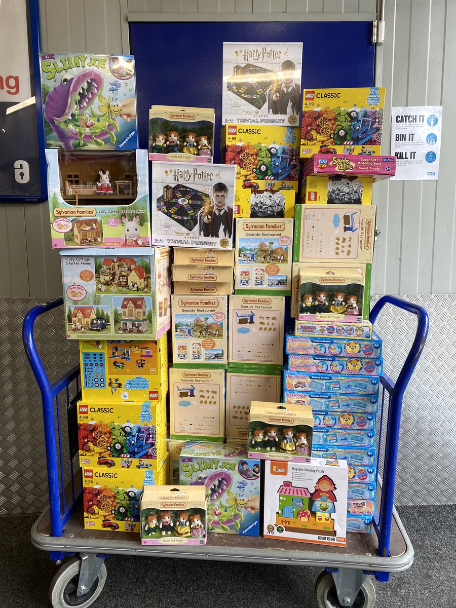 An estimated 45.8 million people are in slavery across the globe.
Every 30 seconds, someone becomes a victim of modern slavery.
Today we gave toys donated by @SylvanianUK & @treasuretruckUK to children supported by @TheirVoiceNews.
Enjoy your Eid party!