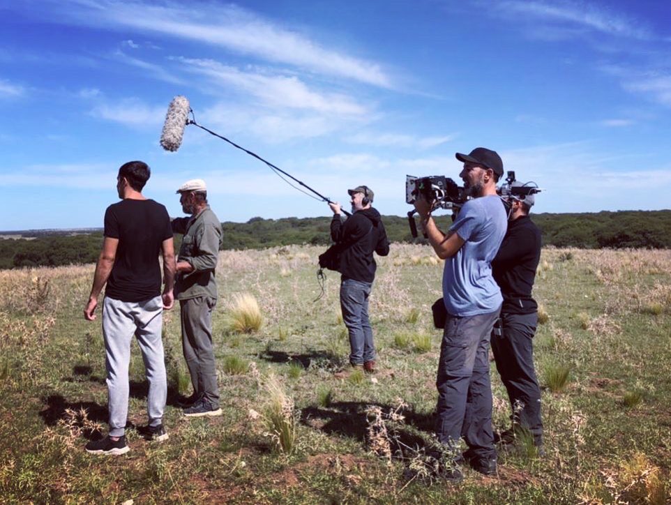 martinturnes's tweet photo. 🎥🦌🔥 Fin de 2da etapa de #rodaje de @ElHachaFilm con @romerodh @ale_rath @puentefilms en #LaPampa #Argentina
#cineargentino #cine #irfilm #cineir #infrared #infrarojo #BMPocket4K #LeicaR #Canon400 #Tamron150600 https://t.co/iMMcubNH9s
