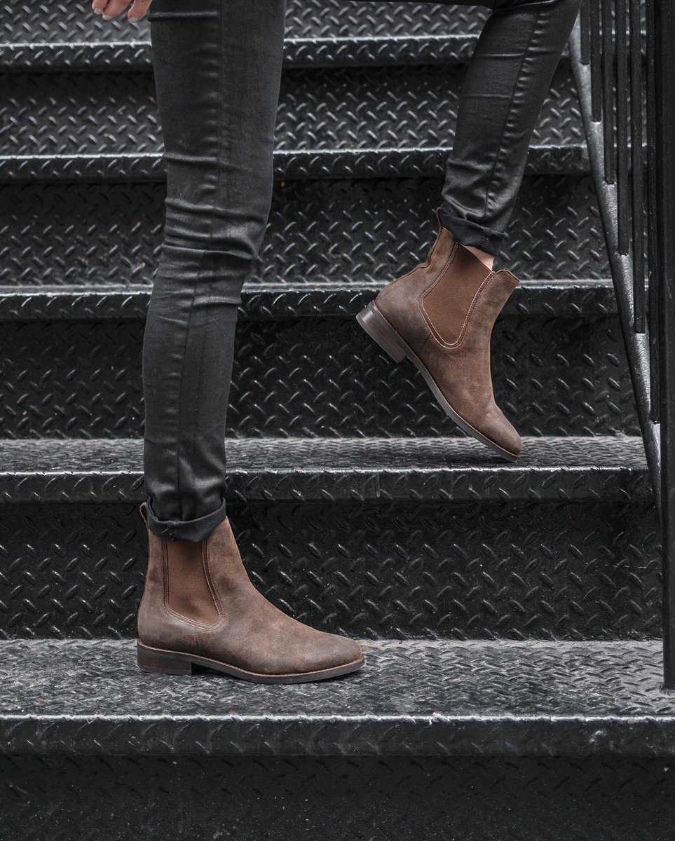 ThursdayBootCo's tweet image. Another Duchess Addition! Meet The Mocha Duchess Joins Our Growing Chelsea Line Featuring a Mocha WeatherSafe™️ Suede. Available At ThursdayBoots.com With Free Domestic Shipping.
📸 @ishgarridophoto @haileycawthorne 
#ThursdayBoots
#SpringStyles
#ChelseaBoot