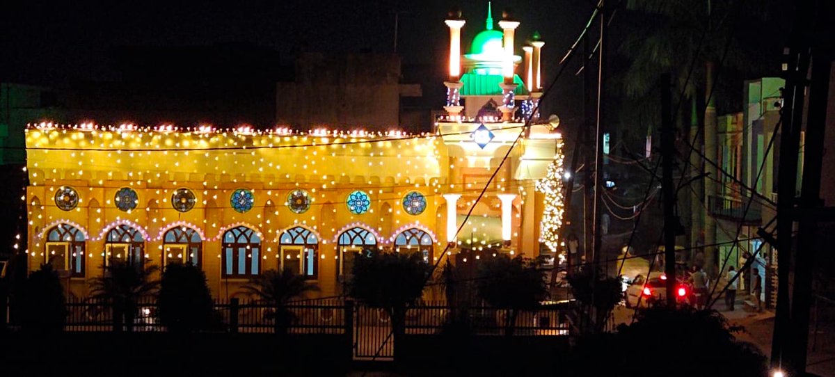 FatimaHashmati's tweet photo. Yaa RasoolAllahﷺ masjid #greenpark #Indore #IndoreFightsCorona https://t.co/FrL4xbKi6r