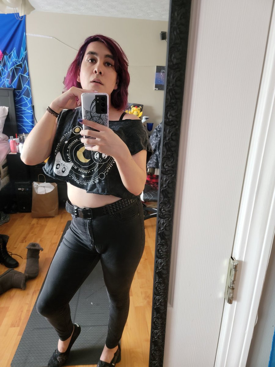 Elle___Diablo's tweet photo. Off to haunt the mall. Hope no one notices my swollen balls in these pants. https://t.co/zjFZYJ8wj4