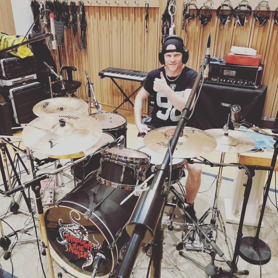 throughthenois2's tweet photo. Upcoming project wrapped up with Robert Kukla at @obsidianrecording tonight 🤘
#throughthenoiseband #throughthenoise #ttn #obsidianrecording #studiofredman #eclipserecords https://t.co/eeERNo8o8z