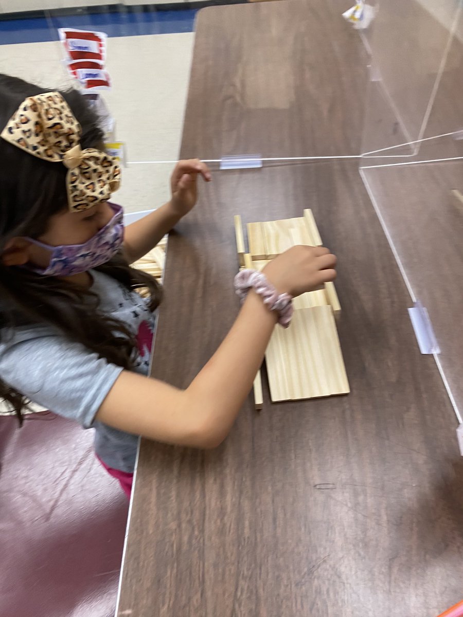 StemBoone's tweet photo. Another great week exploring engineering in STEM class!! @MrVBoone @NISDBOONE @777_Melly https://t.co/1q88MlkEHv