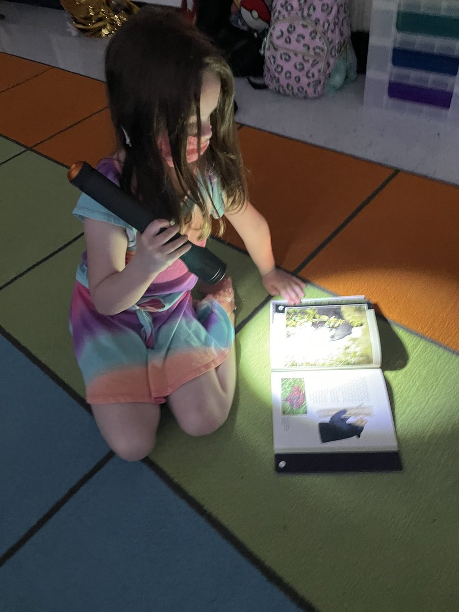 SaraRennhack's tweet photo. It was an exciting day in Kindergarten! Flashlight Friday was a success! We studied the L blends this week, so we can ended with FLashlights that GLow! ❤️ @SheppardJets #iamwfisd https://t.co/byp8BzwgFn