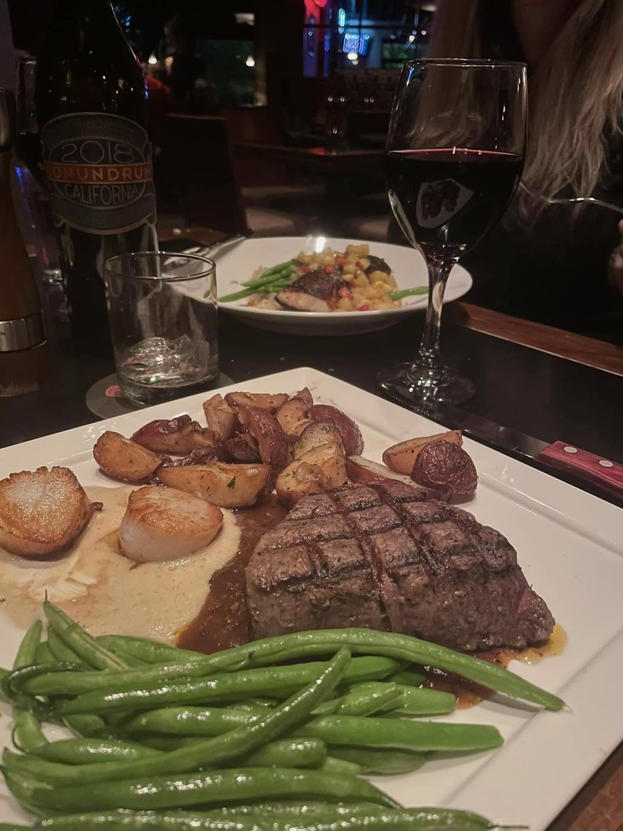 BaxtersLO's tweet photo. Thanks to our friend, Liz, for sharing this great pic and kind note! “We continue to enjoy every visit to Baxter’s and we recommend to our friends 🙂.”

Come experience the best of Baxter’s tonight! #Foodie #FoodieFriday #LakeOfTheOzarks https://t.co/Z6YQ8VmjMf