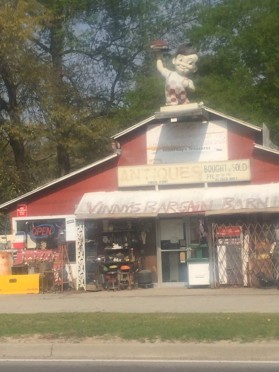 randywrites2012's tweet image. Another roadside attraction 
#antiqueshops 
#StatesboroGA
#RoadWarrior 😎💚