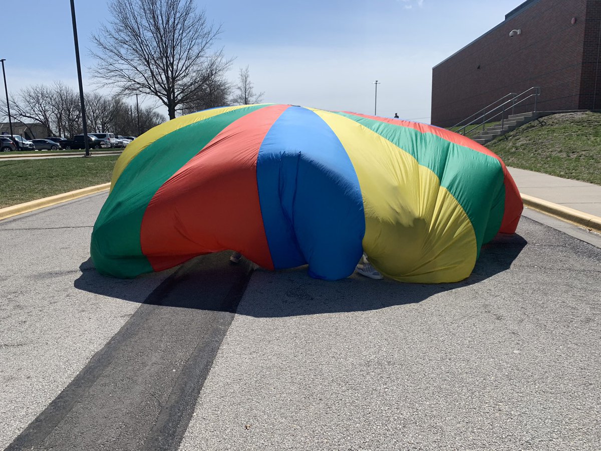 OlatheFutureEd's tweet image. Parachute fun in Human Growth Today!! Our GROSS motor skills got a workout! #humangrowth #chiddevelopment #FEA #preschoollife @Olathe21st @OlatheCTE
