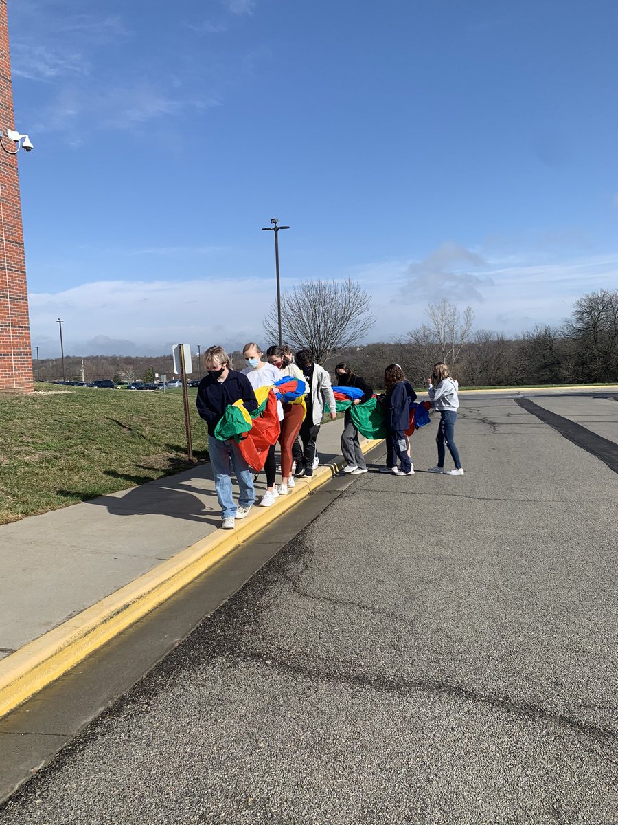 OlatheFutureEd's tweet image. Parachute fun in Human Growth Today!! Our GROSS motor skills got a workout! #humangrowth #chiddevelopment #FEA #preschoollife @Olathe21st @OlatheCTE