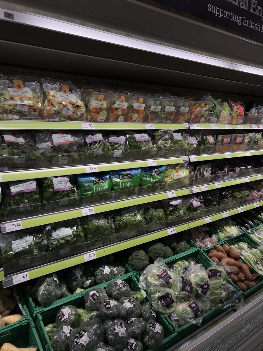 angxlirl's tweet photo. Great availability on produce going into the weekend 🥬🍍🍌 #teamanstey #CecWestLeic @RealSoulShaker @mycoopfood https://t.co/zxjxap7Jg2