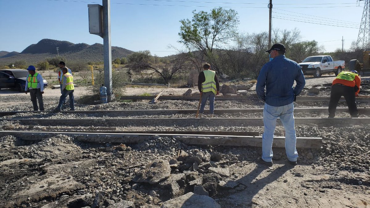 La Junta de Caminos lleva a cabo trabajos en el cruce de ferrocarril en el km 5 + 180 de la carretera Hermosillo – Mazatán, si circulas por ese tramo toma las precauciones necesarias por tu seguridad.