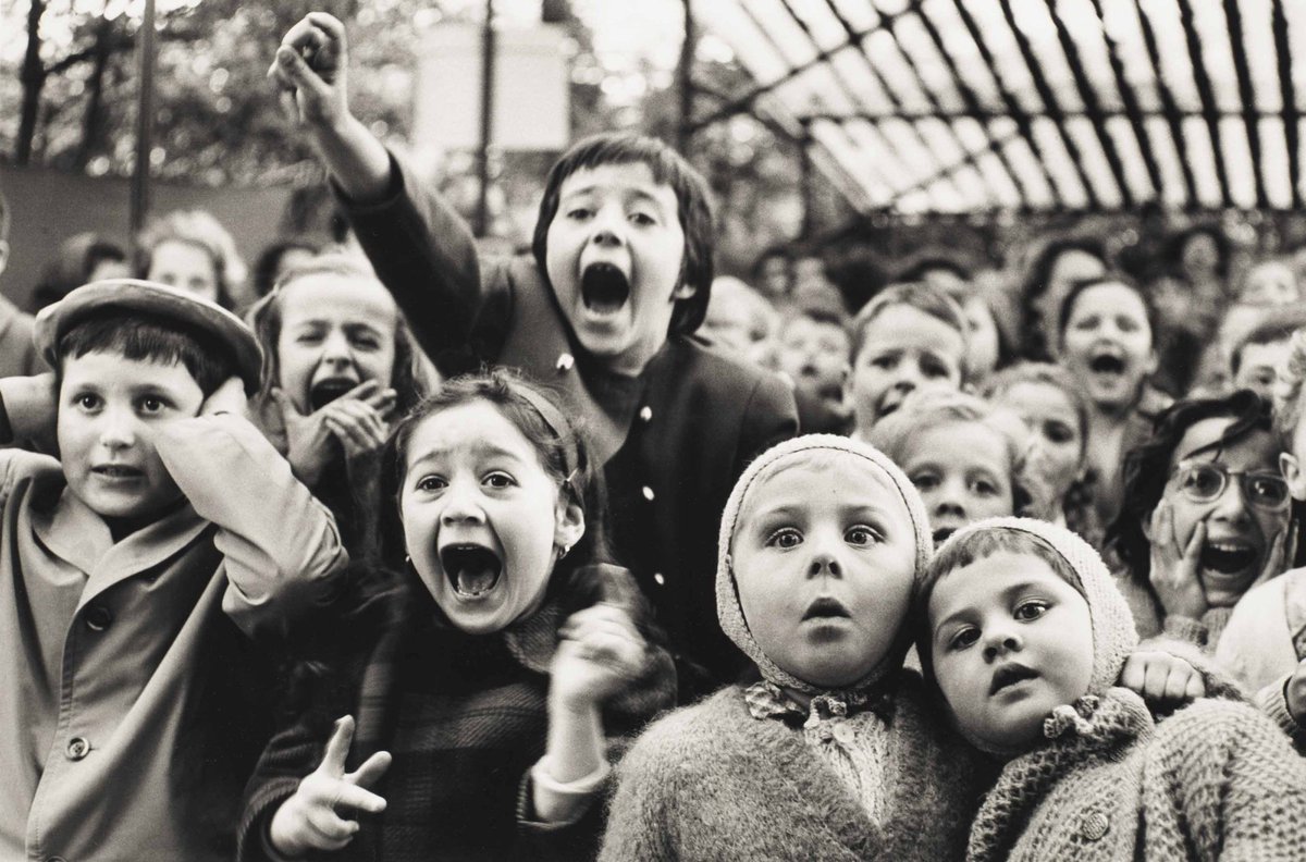 okuryazarlar's tweet photo. İlk defa tiyatro izleyen çocuklar. Paris, 1963.

#27MartDünyaTiyatrolarGünü kutlu olsun! https://t.co/1DufyVCWNz