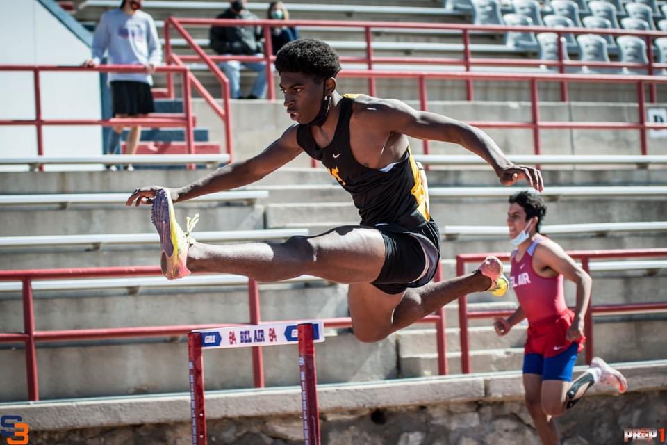West Texas ➲ Varsity Track &amp; Field 
Ted Cisneros Invitational @ Bel Air HS 03/26🏃🏻‍♂️🏃🏻‍♀️

📸 @S3SportsEP 
facebook.com/15075615163042…

Iɴ Pᴀʀᴛɴᴇʀsʜɪᴘ ⇩
<a href="/EPSports915/">Borderland Sports</a> • <a href="/EPRunning/">El Paso Running</a>