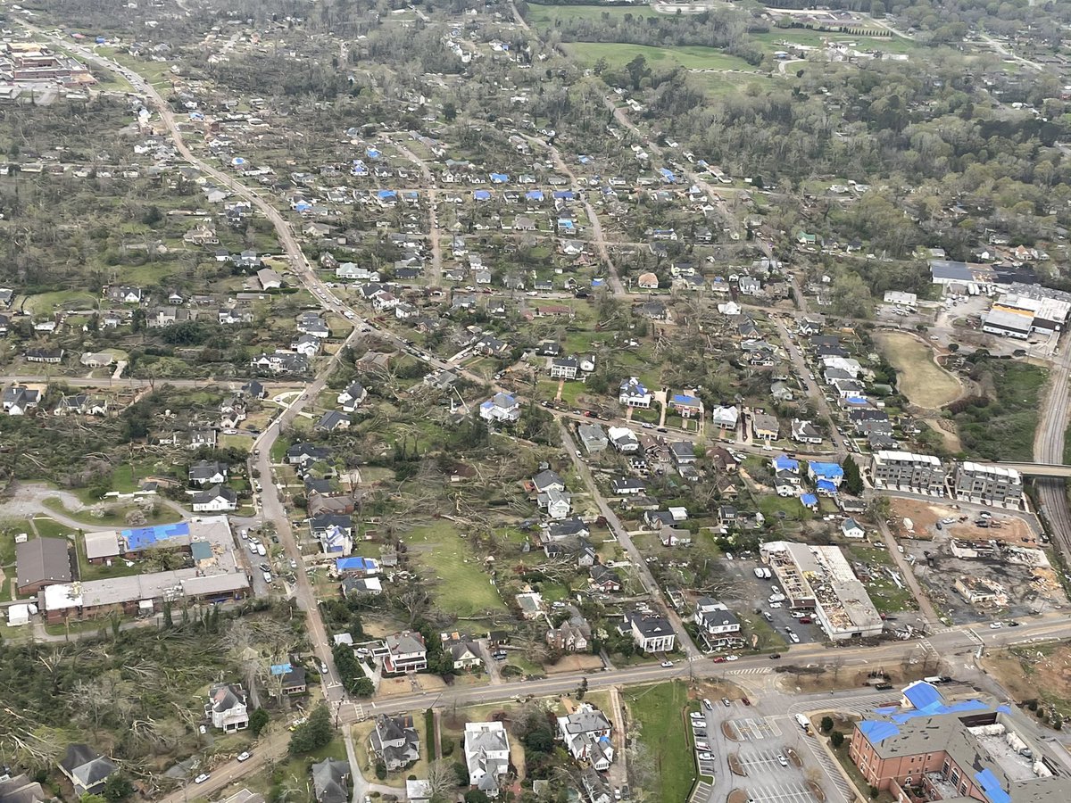 mckayWSB's tweet photo. #BREAKINGNEWS @cityofnewnanga staggering destruction from an overnight #tornado @wsbradio #skycopter @wsbtv #captncam https://t.co/yzO1ntUpZJ